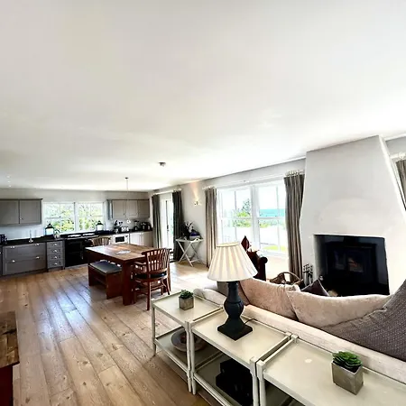 Mara House בית נופש *