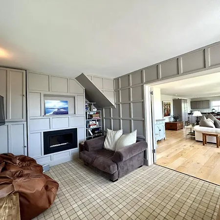 Mara House * Roundstone